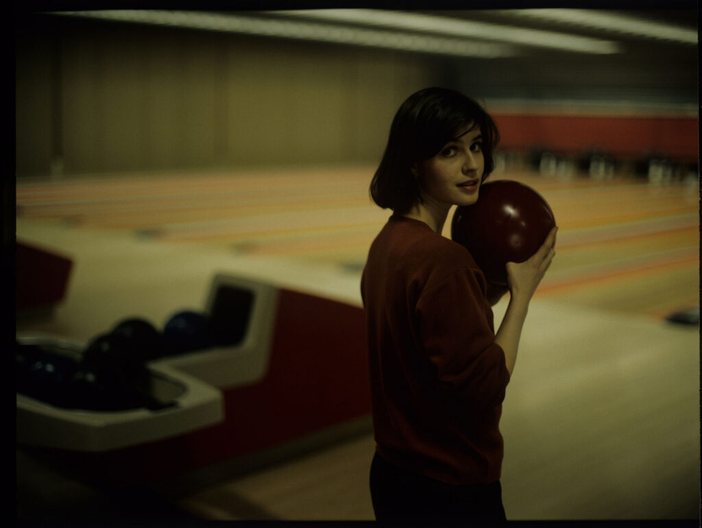 The main character of the film Valentine (Irène Jacob) in a bowling alley.