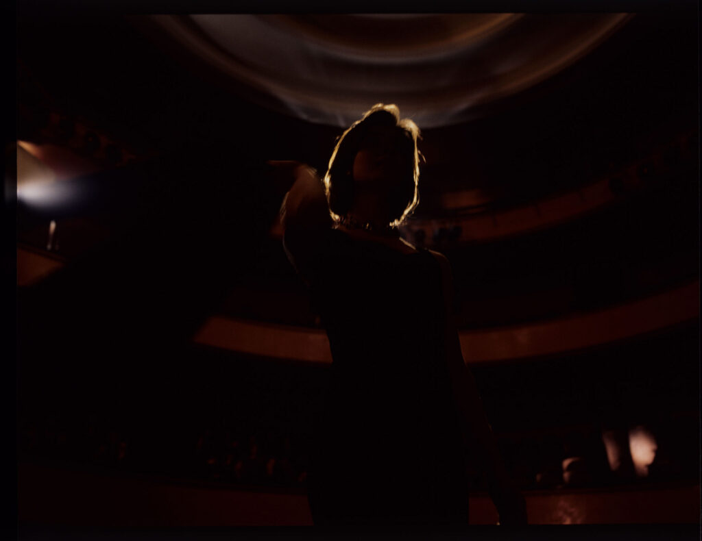 The main character of the film Valentine (Irène Jacob) during a fashion show.