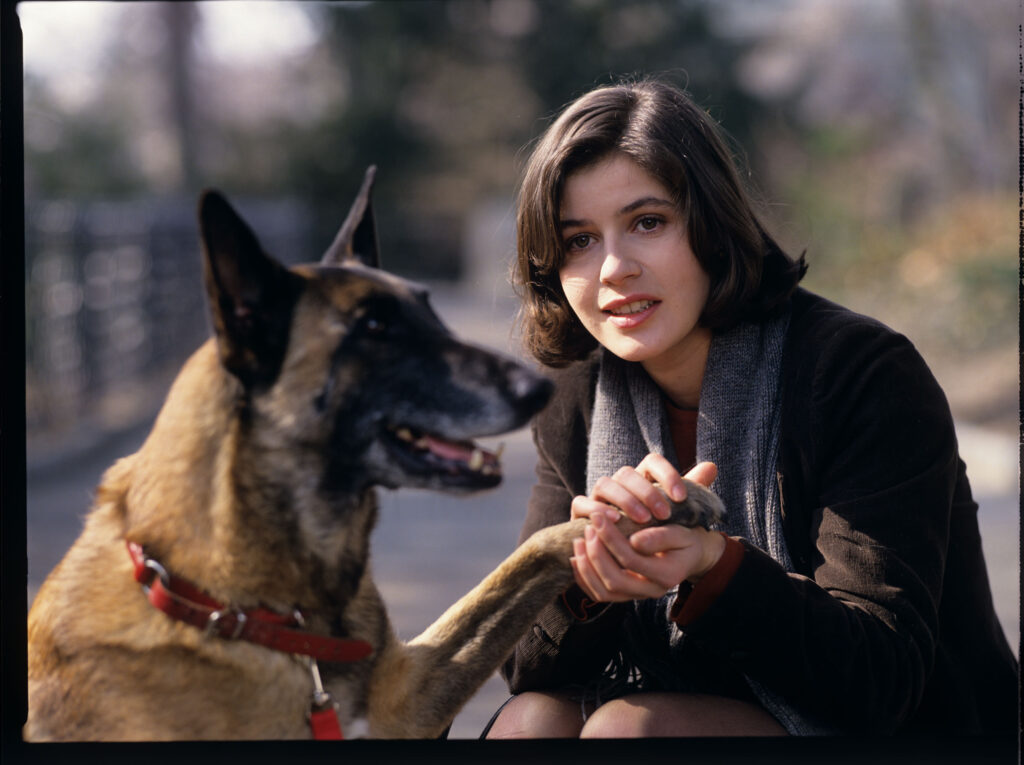 Valentine (Irène Jacob) z psem Ritą.