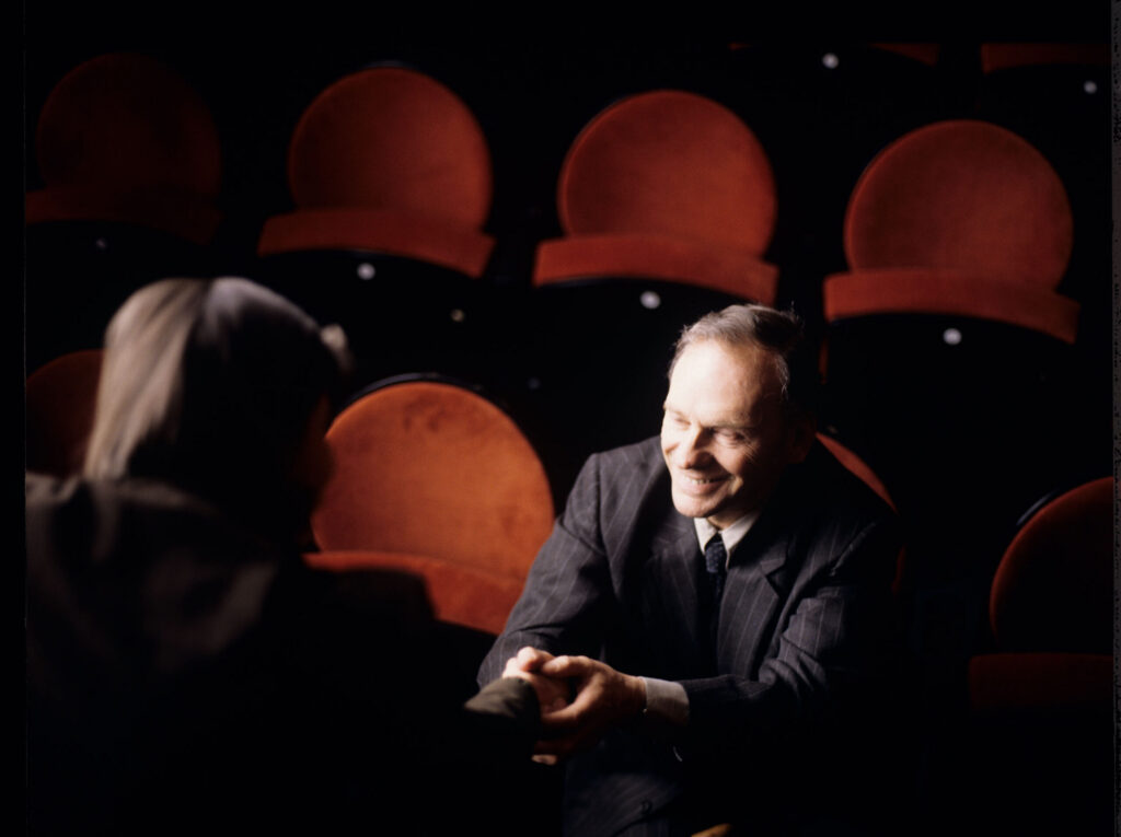 Retired judge Joseph Kern (Jean-Louis Trintignant) and Valentine (Irène Jacob) in the theater.