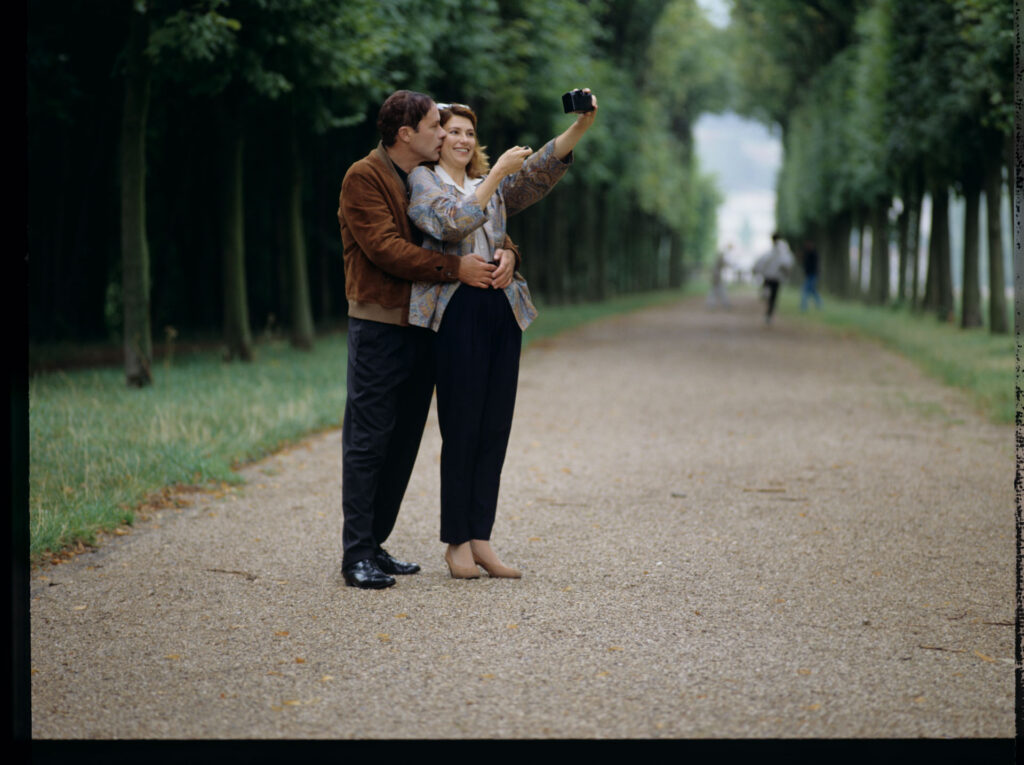 Patrice de Courcy (Hugues Quester) with her lover Sandrine (Florence Pernel).