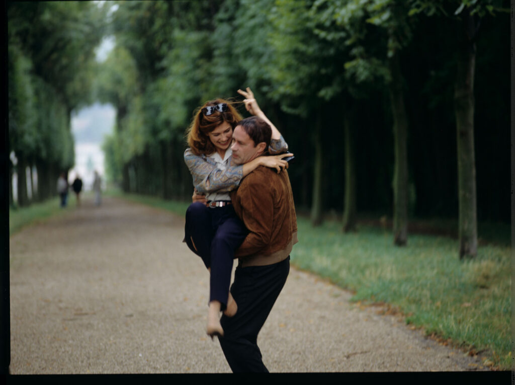 Patrice de Courcy (Hugues Quester) with her lover Sandrine (Florence Pernel).