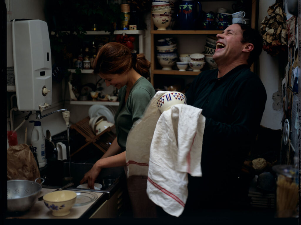 Patrice de Courcy (Hugues Quester) with her lover Sandrine (Florence Pernel).