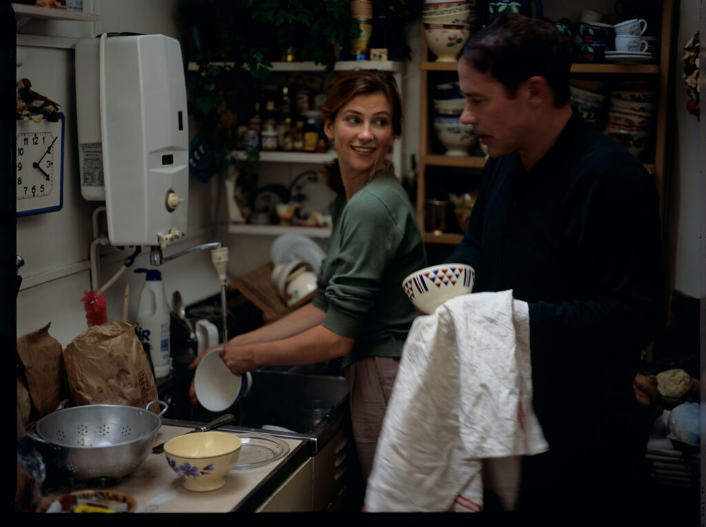 Patrice de Courcy (Hugues Quester) with her lover Sandrine (Florence Pernel).