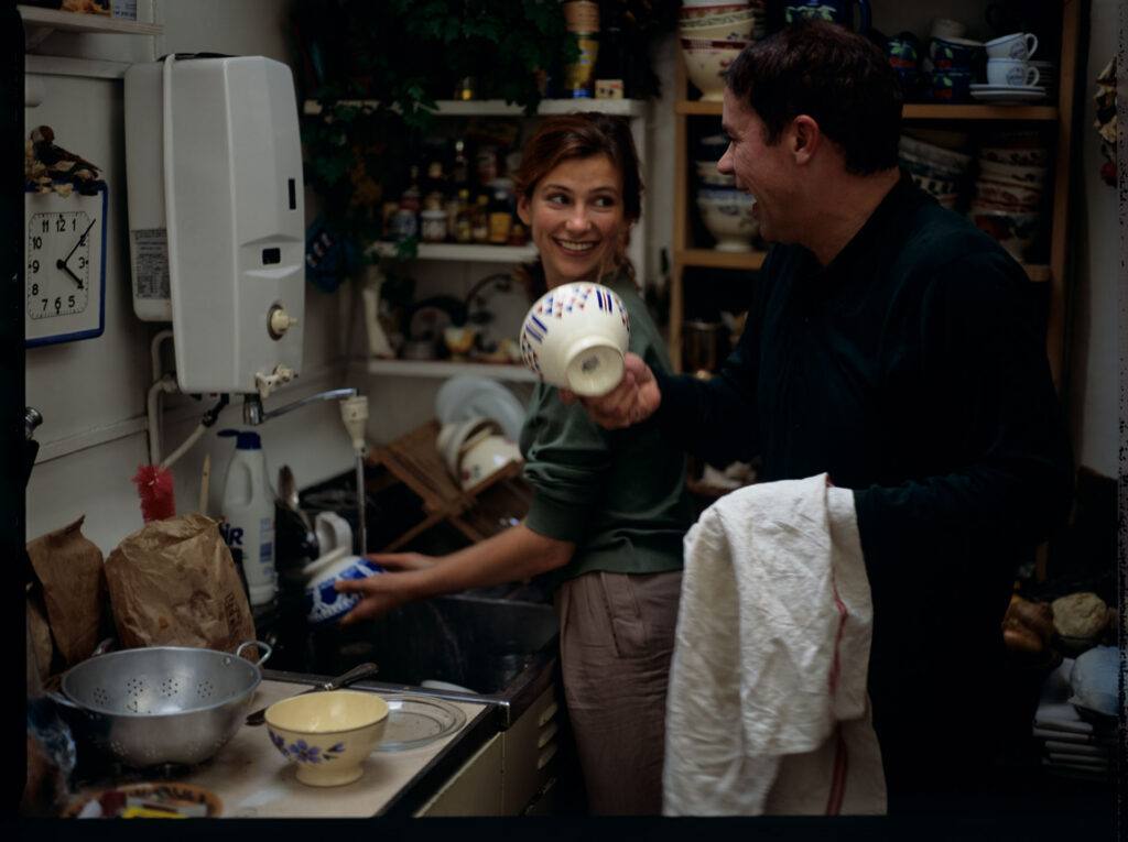 Patrice de Courcy (Hugues Quester) with her lover Sandrine (Florence Pernel).