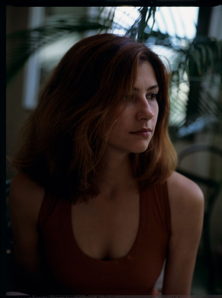 Sandrine (Florence Pernel), lover of Patrice de Courcy, a composer who died tragically in a car accident.