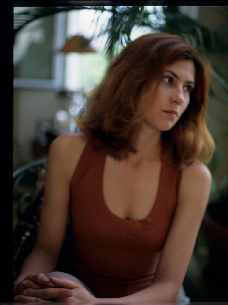 Sandrine (Florence Pernel), lover of Patrice de Courcy, a composer who died tragically in a car accident.
