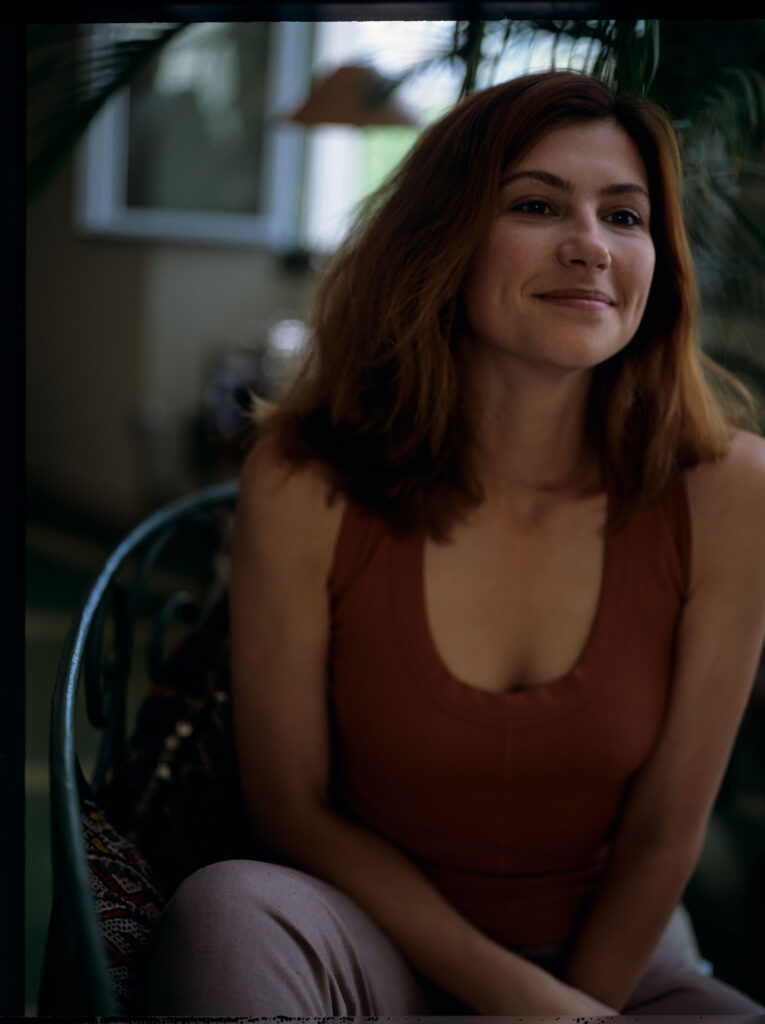 Sandrine (Florence Pernel), kochanka Patrice'a de Courcy, kompozytora, który zginął tragicznie w wypadku samochodowym.