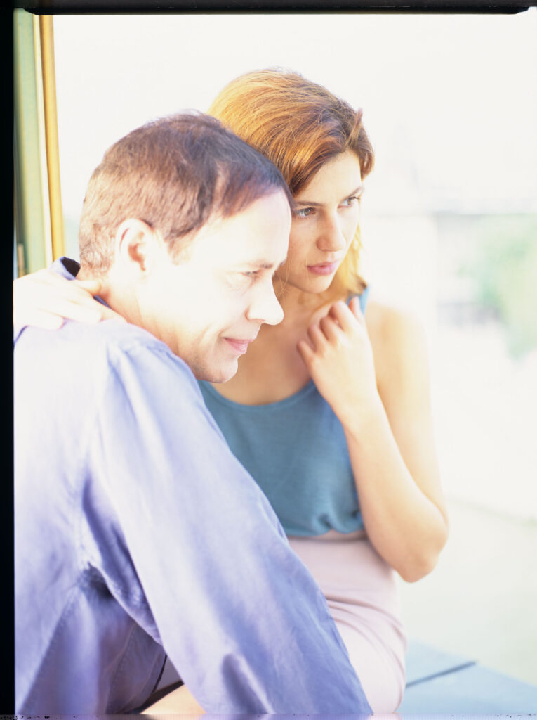 Patrice de Courcy (Hugues Quester) ze swoją kochanką Sandrine (Florence Pernel).