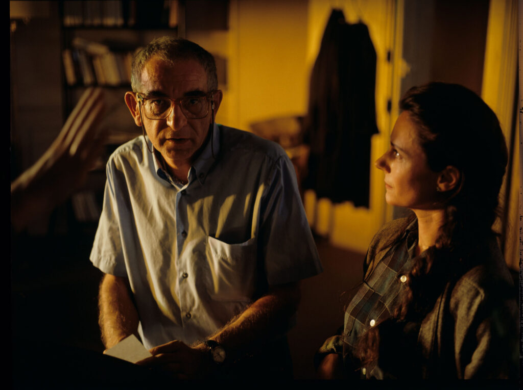 Krzysztof Kieślowski (director) gives instructions to the actress Catherine Therouenne, who plays the role of a neighbor.
