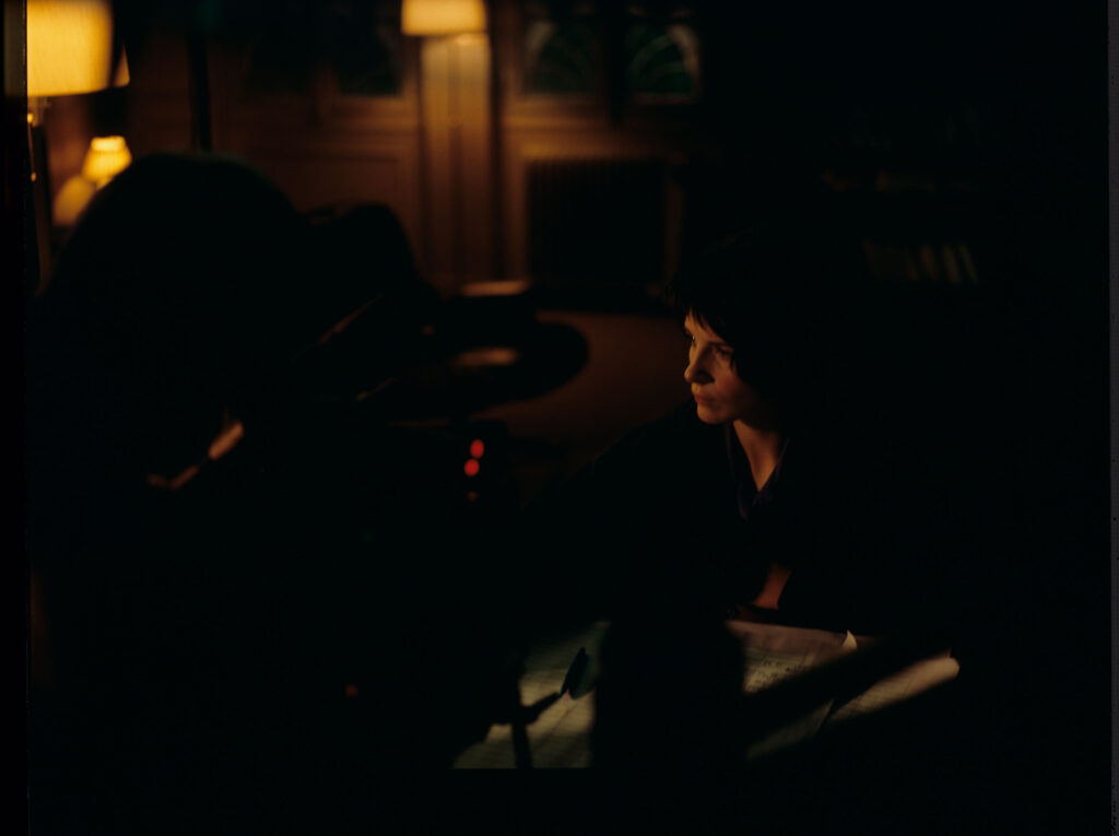 Juliette Binoche (odtwórczyni roli Julie) na planie zdjęciowym.