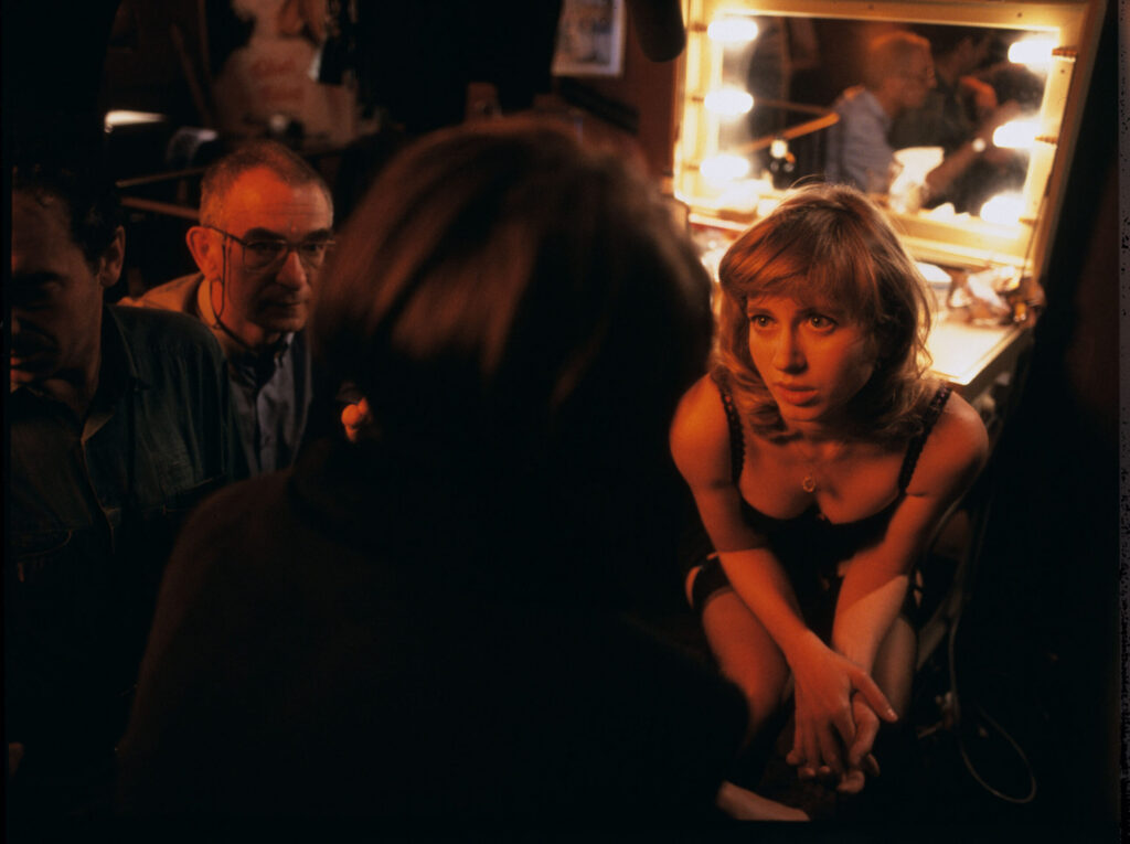 Kieślowski (director) observes the scene of the conversation between Julie and Lucille in the Live-Show nightclub in Paris.
