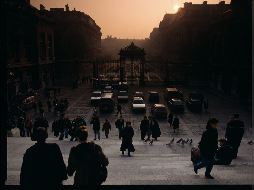 Juliette Binoche (the main character of the film) and the film crew in front of the Palace of Justice in Paris.