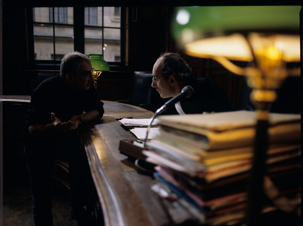 Krzysztof Kieślowski (reżyser) udziela wskazówek aktorowi Philippe Morier-Genoud.