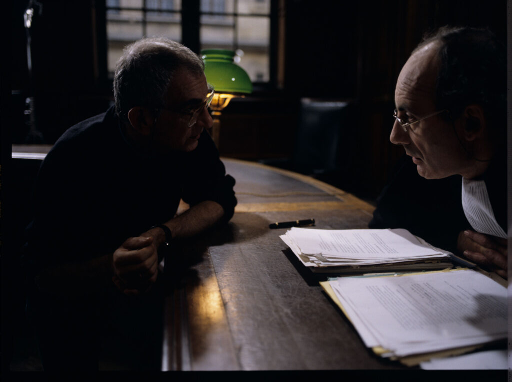 Krzysztof Kieślowski (reżyser) udziela wskazówek aktorowi Philippe Morier-Genoud.