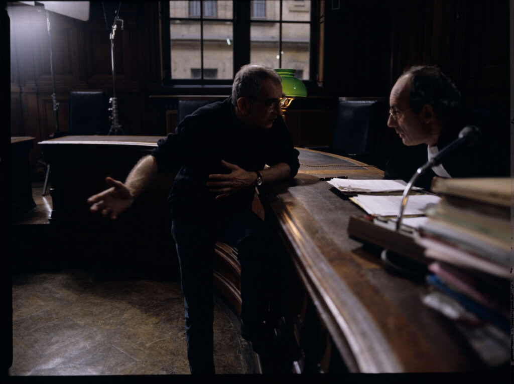 Krzysztof Kieślowski (reżyser) udziela wskazówek aktorowi Philippe Morier-Genoud.