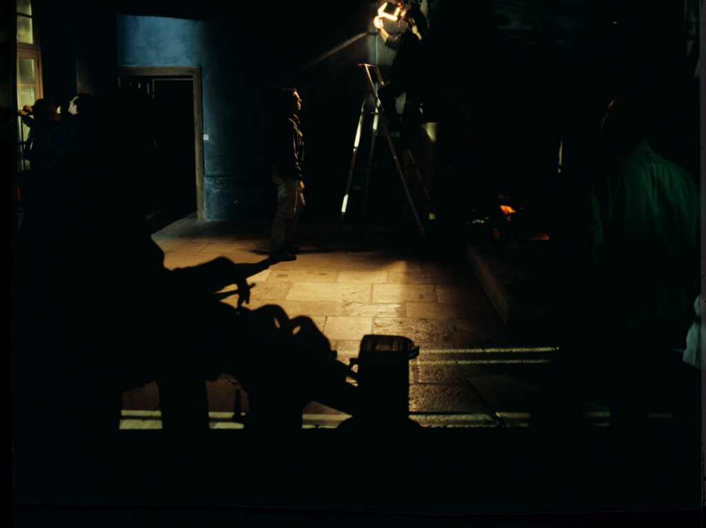 Sławomir Idziak (cinematographer) and Hans Meier (lighting technician) on the set at the de Courcy family estate.