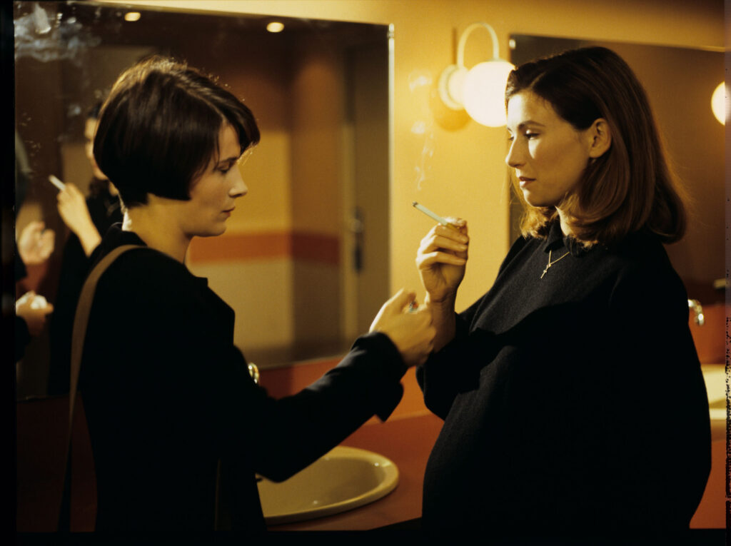 Sandrine (Florence Pernel), Patrice de Courcy's lover, during a meeting with Julie in a cafe toilet.