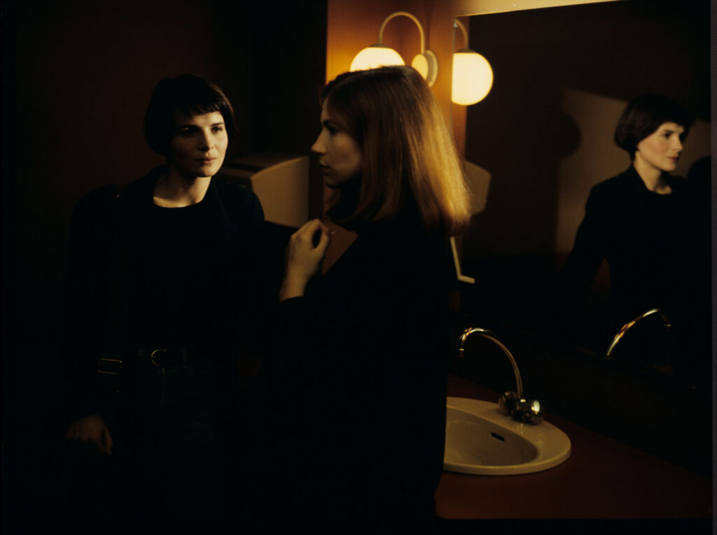 Sandrine (Pernel), Patrice de Courcy's lover, during a meeting with Julie (Binoche) in a cafe toilet.