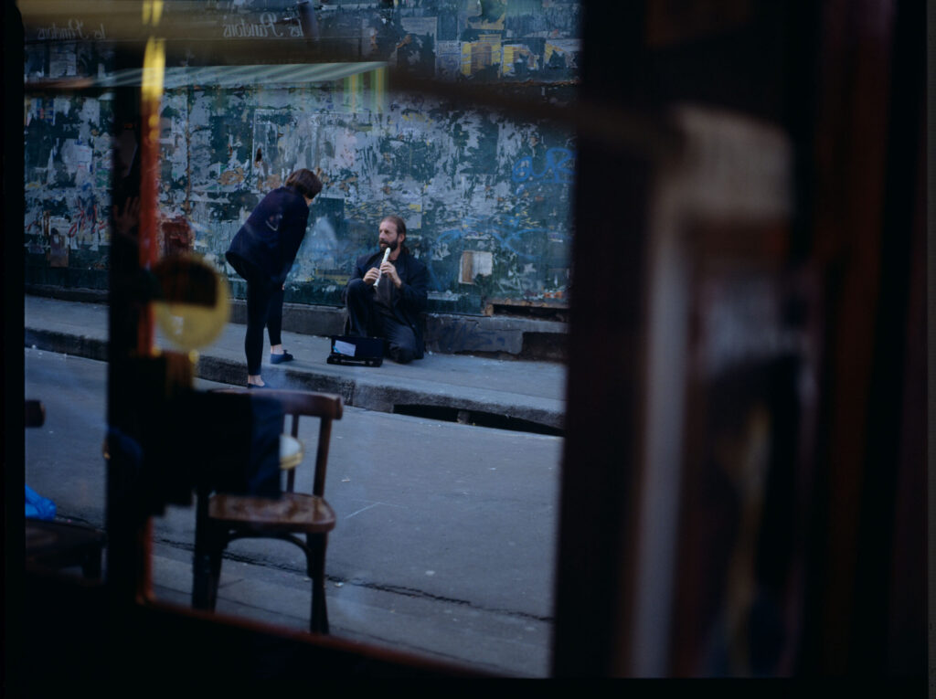 Julie (Juliette Binoche) talks to a street flautist (played by Jacek Ostaszewski - Polish composer and jazz musician).