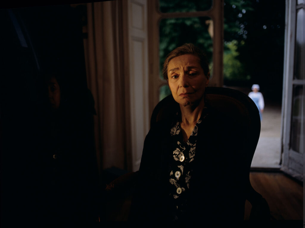 Matka Julie (Emmanuelle Riva) w domu opieki.