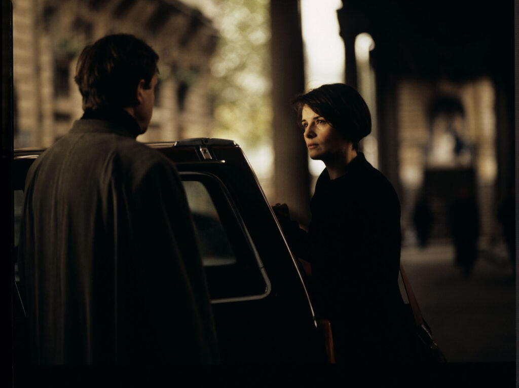 Julie (Binoche) talks with Olivier about the interview he gave to a journalist on a television program.