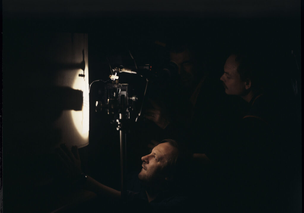 Preisner (kompozytor muzyki), Idziak (operator), Jedynak (asystent peratora) podczas filmowania jednej ze scen.