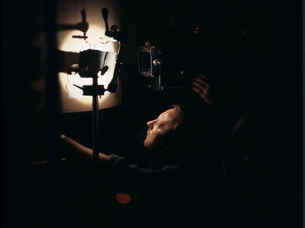 Zbigniew Preisner (kompozytor muzyki do filmu) i Sławomir Idziak (operator) podczas filmowania jednej ze scen.