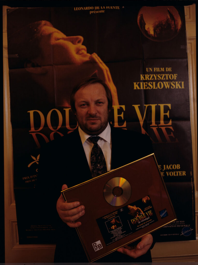 Zbigniew Praisner, composer of music for all parts of the "Three Colors" triptych, with the award - a gold record.