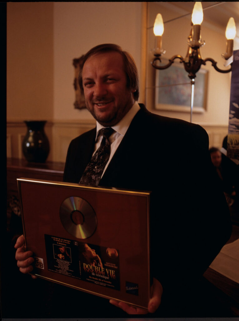 Zbigniew Praisner, composer of music for all parts of the "Three Colors" triptych, with the award - a gold record.