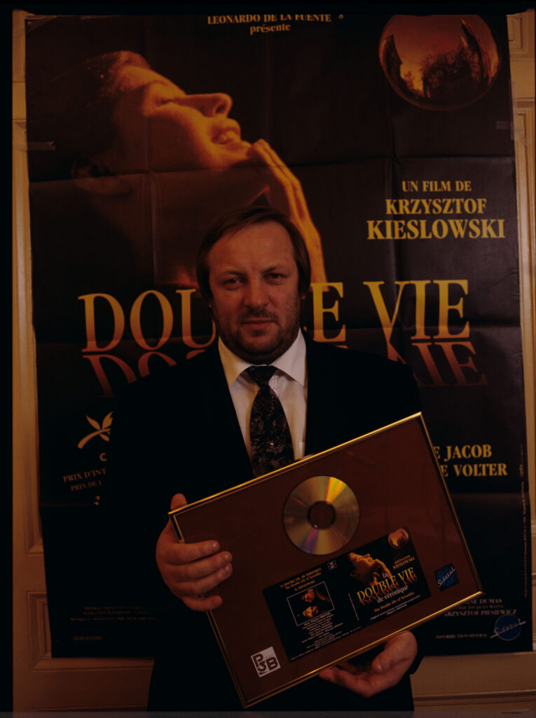 Zbigniew Praisner, composer of music for all parts of the "Three Colors" triptych, with the award - a gold record.