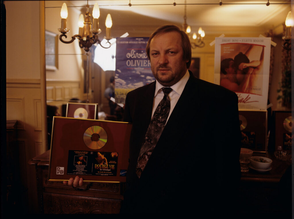 Zbigniew Praisner, composer of music for all parts of the "Three Colors" triptych, with the award - a gold record.