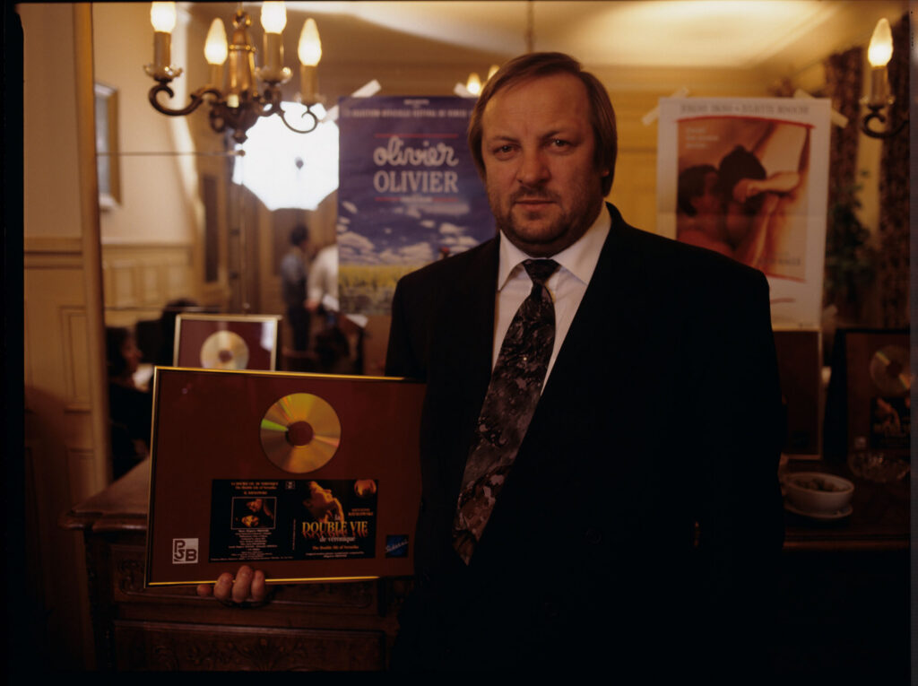 Zbigniew Praisner, composer of music for all parts of the "Three Colors" triptych, with the award - a gold record.
