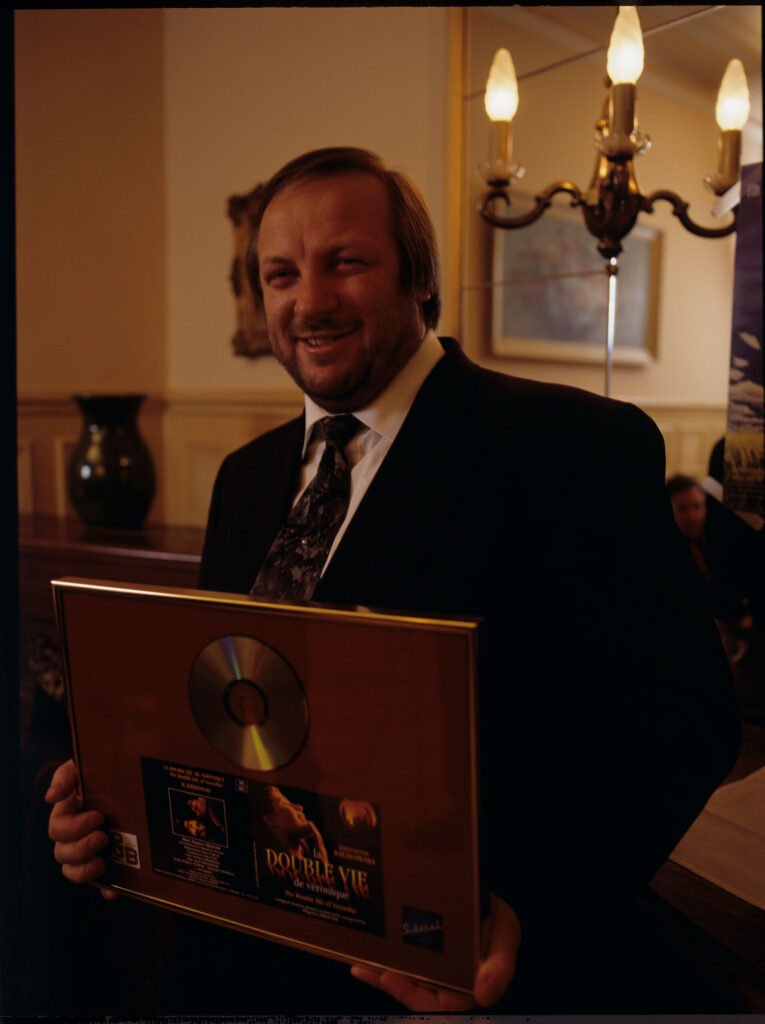 Zbigniew Praisner, composer of music for all parts of the "Three Colors" triptych, with the award - a gold record.