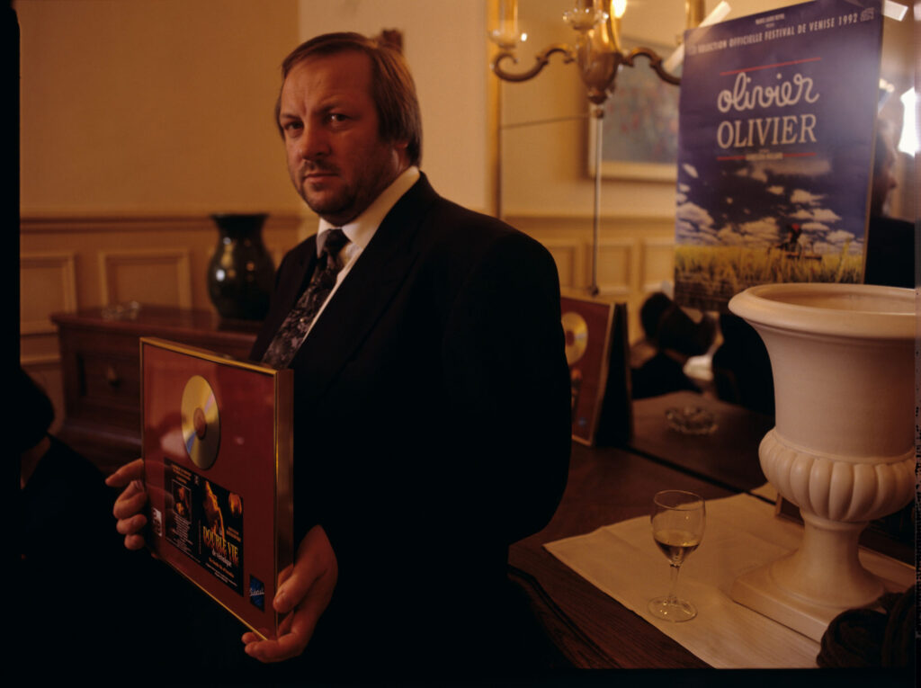 Zbigniew Praisner, composer of music for all parts of the "Three Colors" triptych, with the award - a gold record.