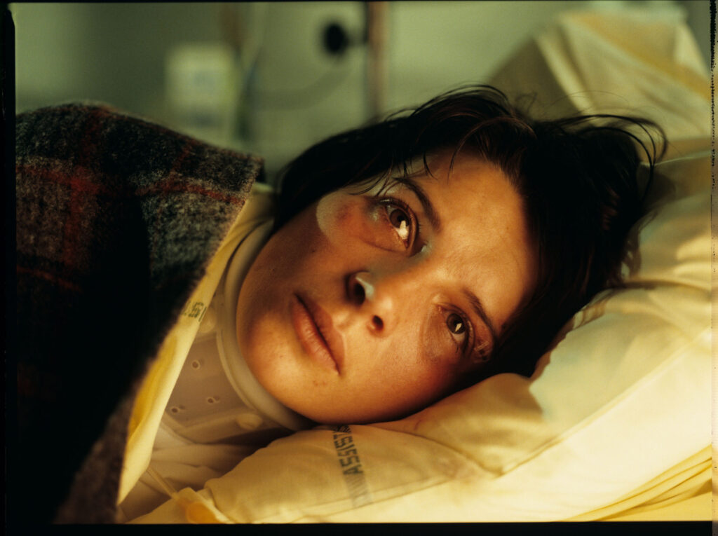 Julie (Juliette Binoche), injured in a car accident, learns that her husband and daughter did not survive the accident.
