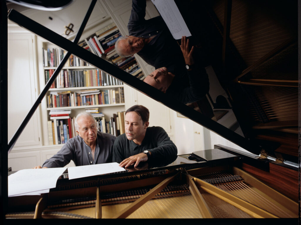 A joint photograph of composer Patrice de Courcy (Hugues Quester) with Alexis Weissenberg, a pianist and musician.