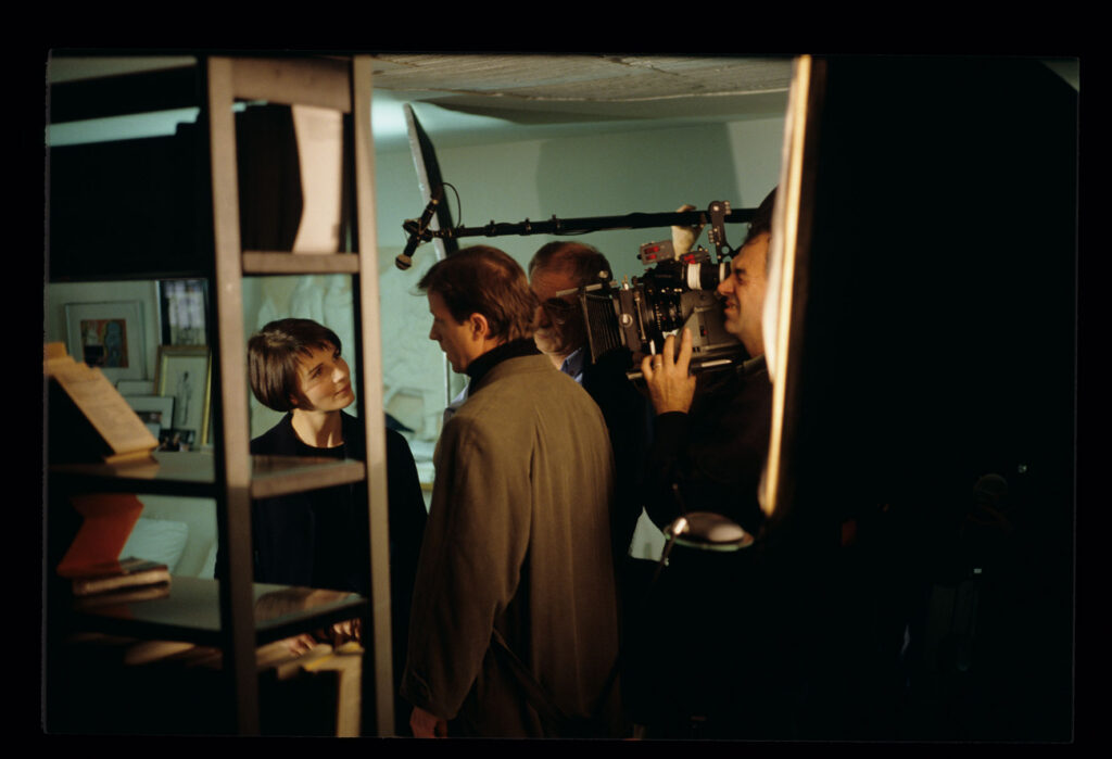 Nagrywanie sceny rozmowy Julie i Oliviera. Na zdjęciu aktorzy, reżyser Kieślowski i operator Idziak.