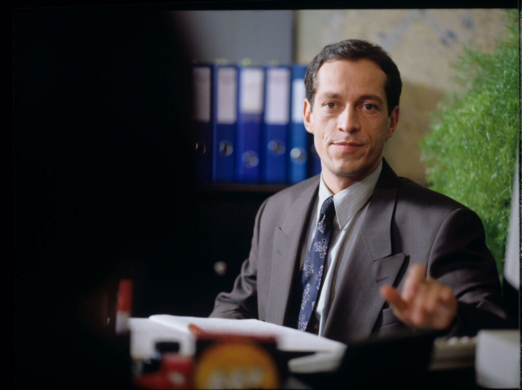 A real estate agent (Philippe Volter) whom Julie asked about renting an apartment.