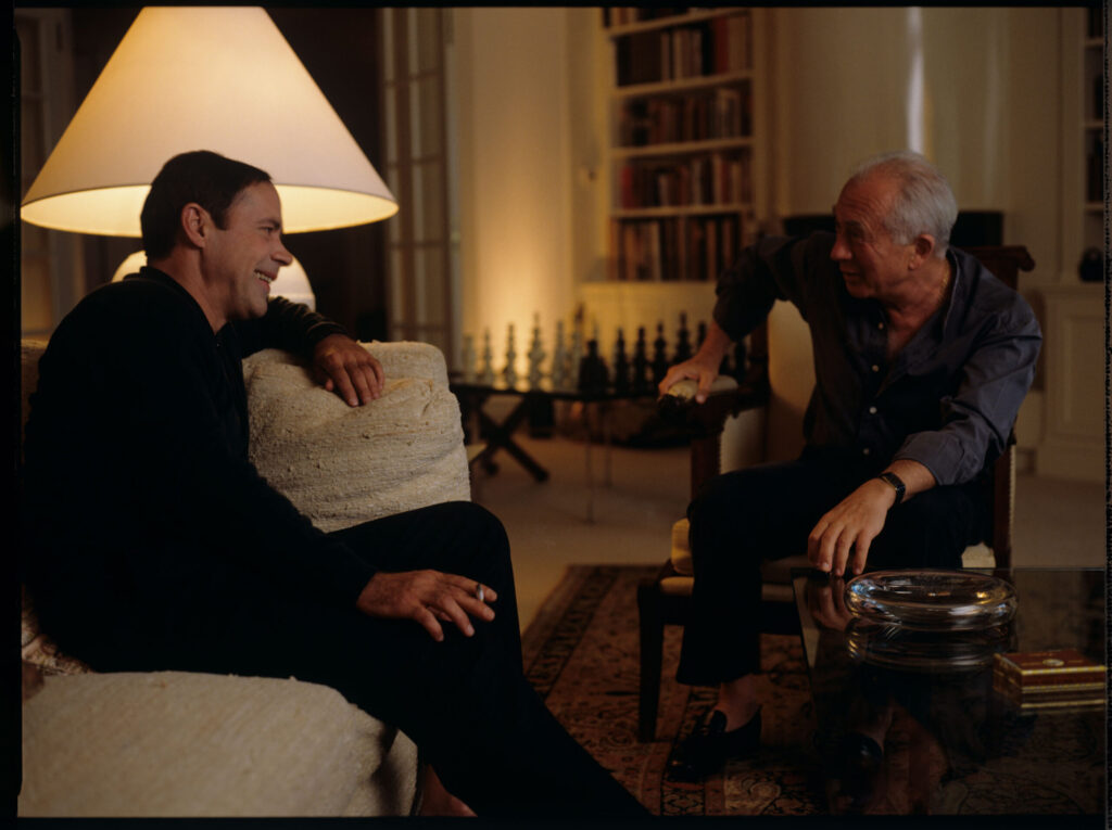 A joint photograph of composer Patrice de Courcy (Hugues Quester) with Alexis Weissenberg, a pianist and musician.