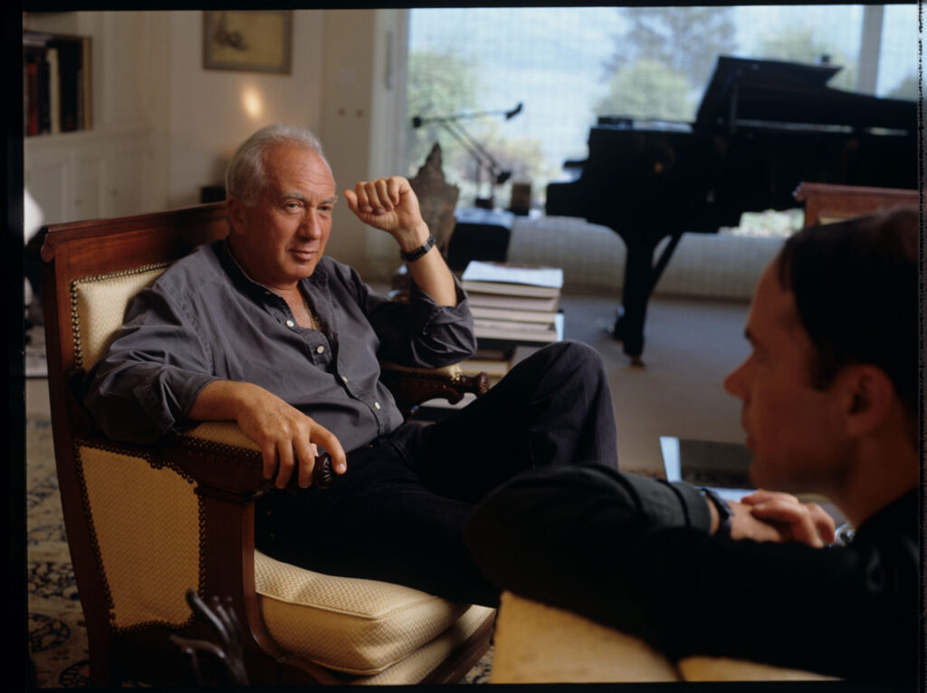A joint photograph of composer Patrice de Courcy (Hugues Quester) with Alexis Weissenberg, a pianist and musician.