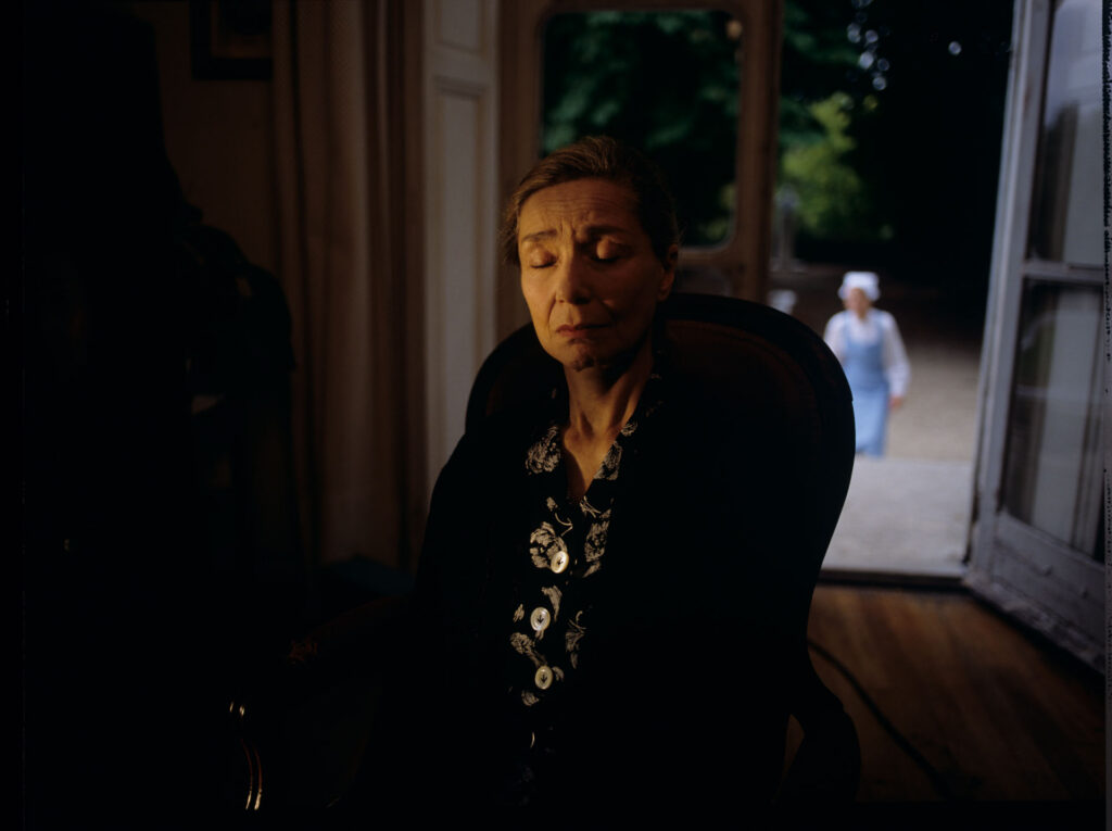 Julie’s mother (Emmanuelle Riva) in a nursing home during the final part of the scene.