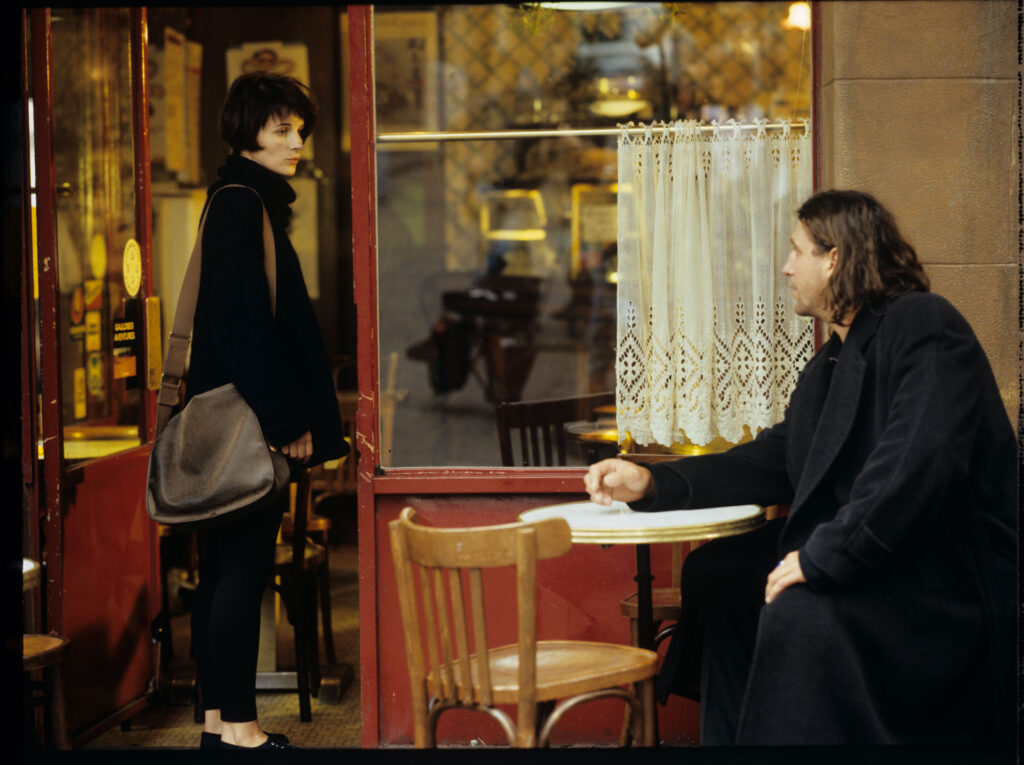 Julie (Juliette Binoche) asks the man who took the street flute to return it to its owner.