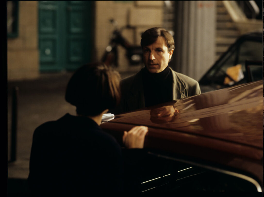 Julie (Juliette Binoche) talks to Olivier (Benoit Regent).