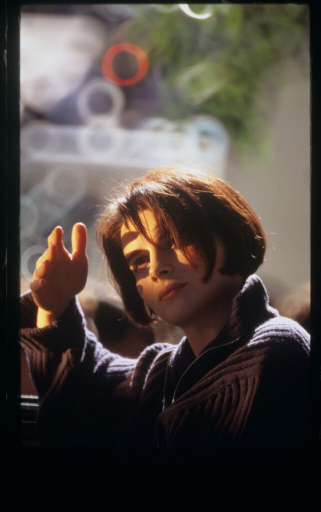 Fotos presenting the main character Julie (Juliette Binoche)