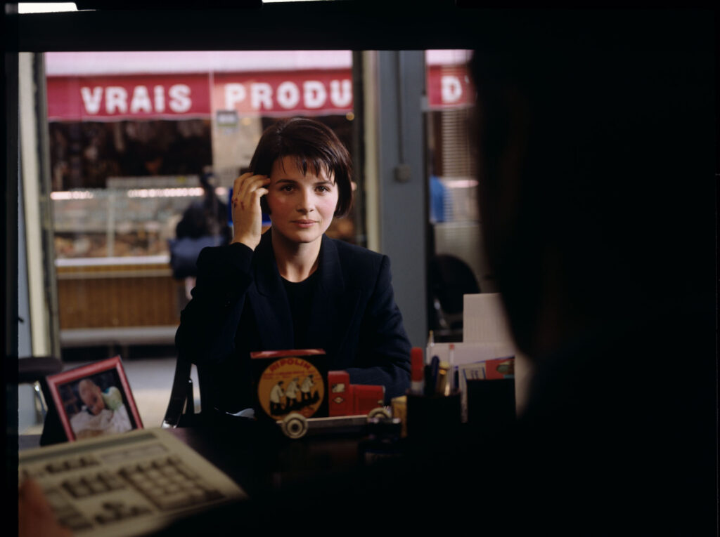 Julie (Juliette Binoche) at the rental agent's office.