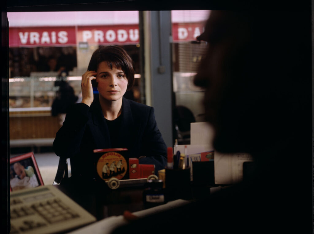 Julie (Juliette Binoche) at the rental agent's office.