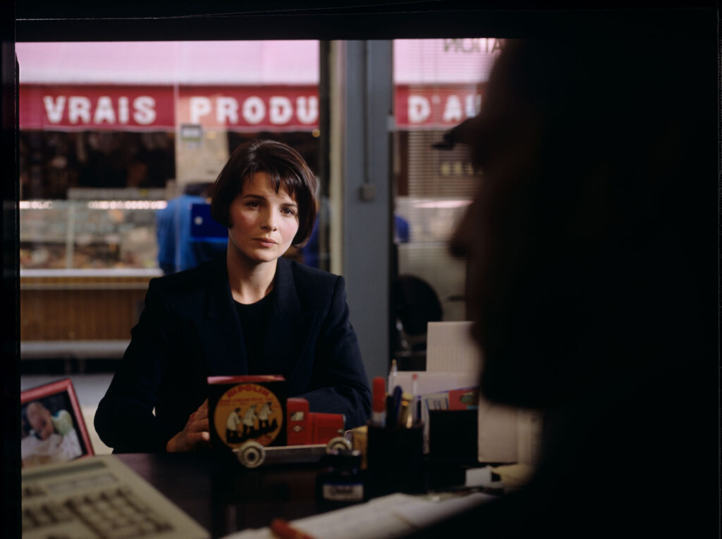 Julie (Juliette Binoche) at the rental agent's office.