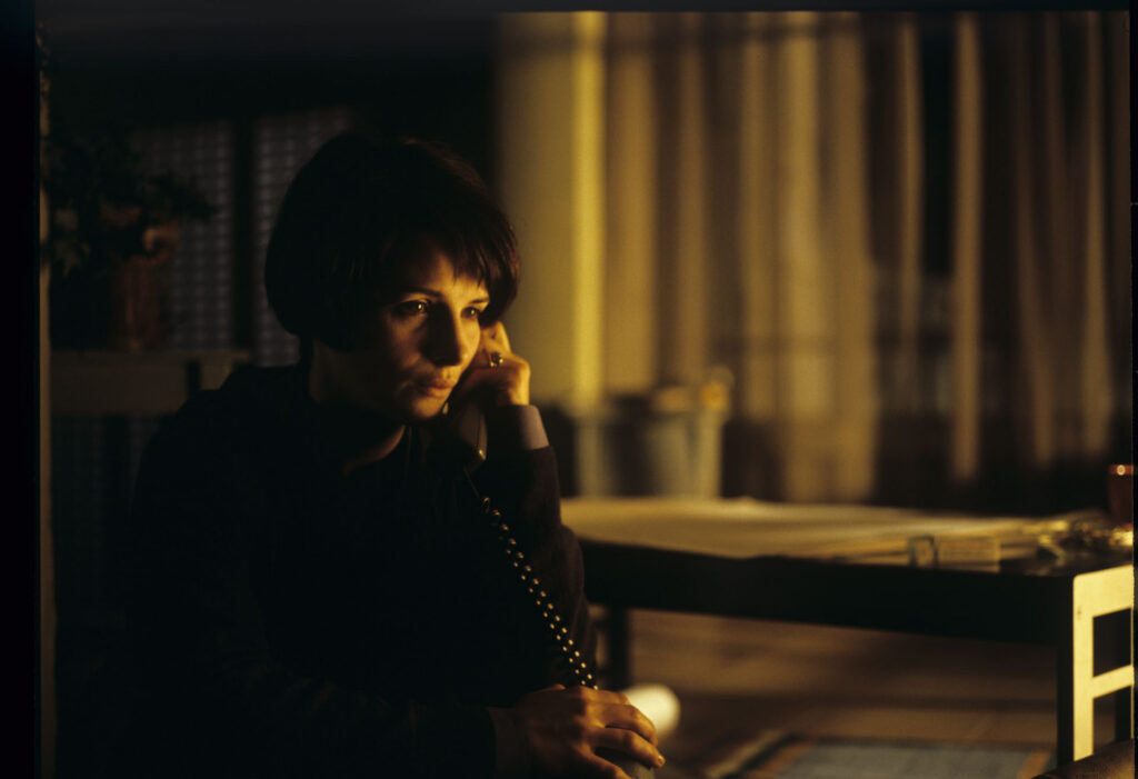 Julie (Juliette Binoche) calls Olivier to inform him that she has completed a composition by her tragically deceased husband.