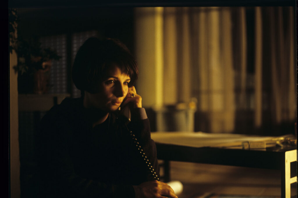 Julie (Juliette Binoche) calls Olivier to inform him that she has completed a composition by her tragically deceased husband.